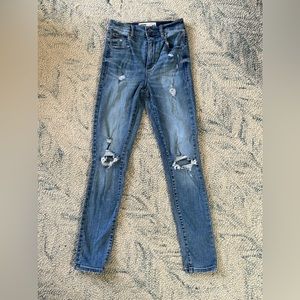Garage Size 1 Women's distressed jeans. Super high rise.